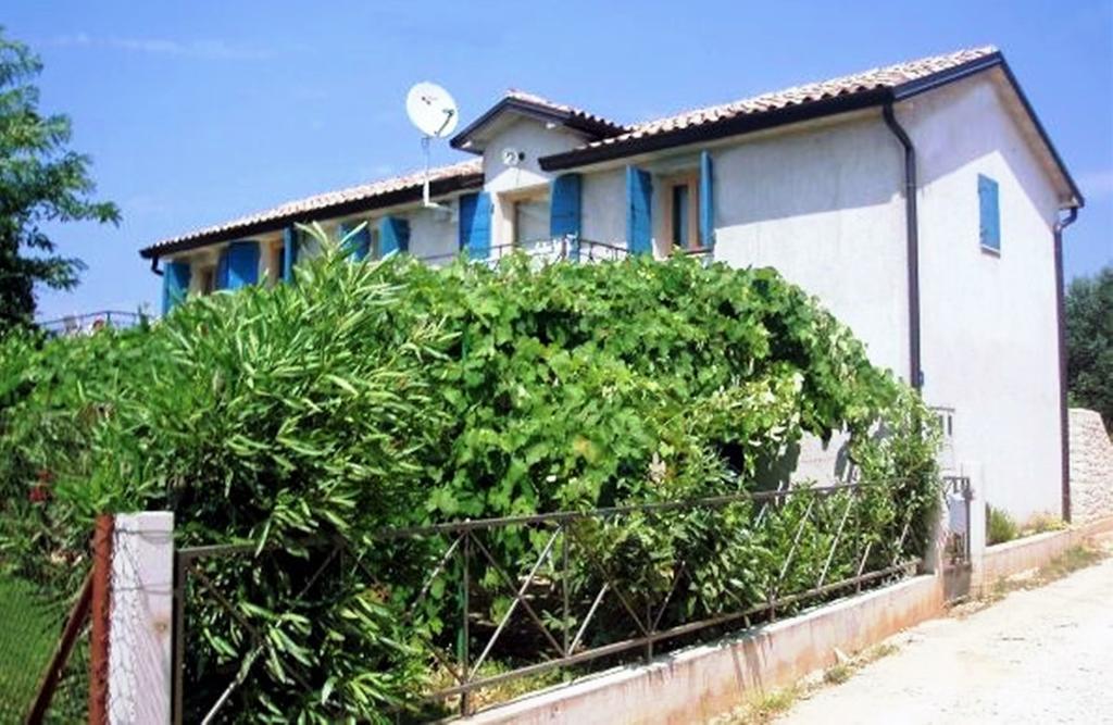 Apartments Ivas Zambratija  Zewnętrze zdjęcie
